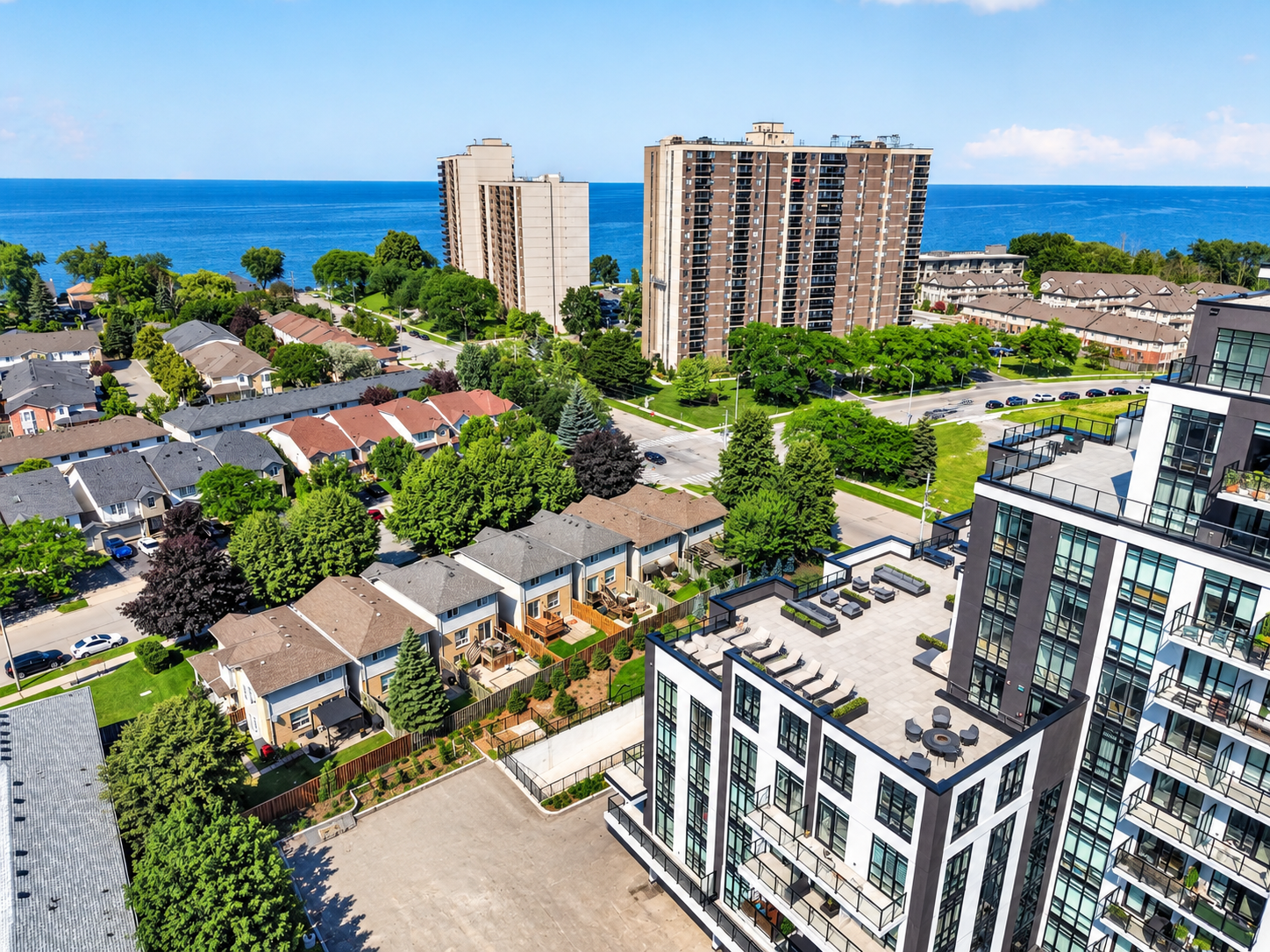 Waterfront Rooftop Terrace and Skyline